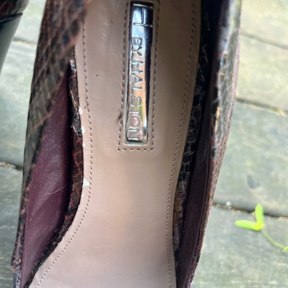 H by Halston Burgundy Embossed Snakeskin Vegan Leather Wedges Size 8M - Picture 9 of 11